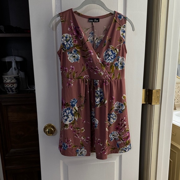Bella Flore Tops - Bella Flore Women’s Tank Top Size S
